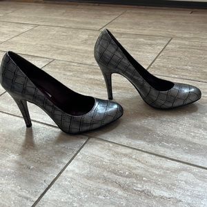 Jessica Simpson pump